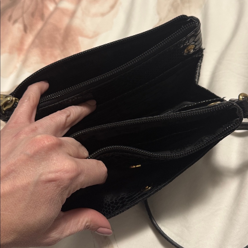 Michael Kors Black shiny leather snake skin cross body purse gold hardware - Picture 7 of 14